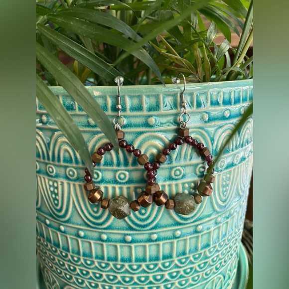 Labradorite - Hematite - Garnet Earrings - Picture 4 of 5